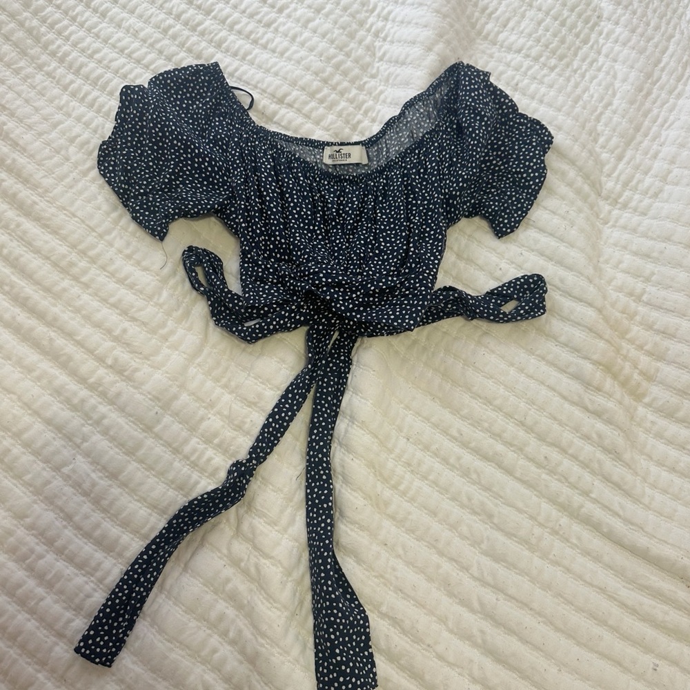 hollister cropped top!